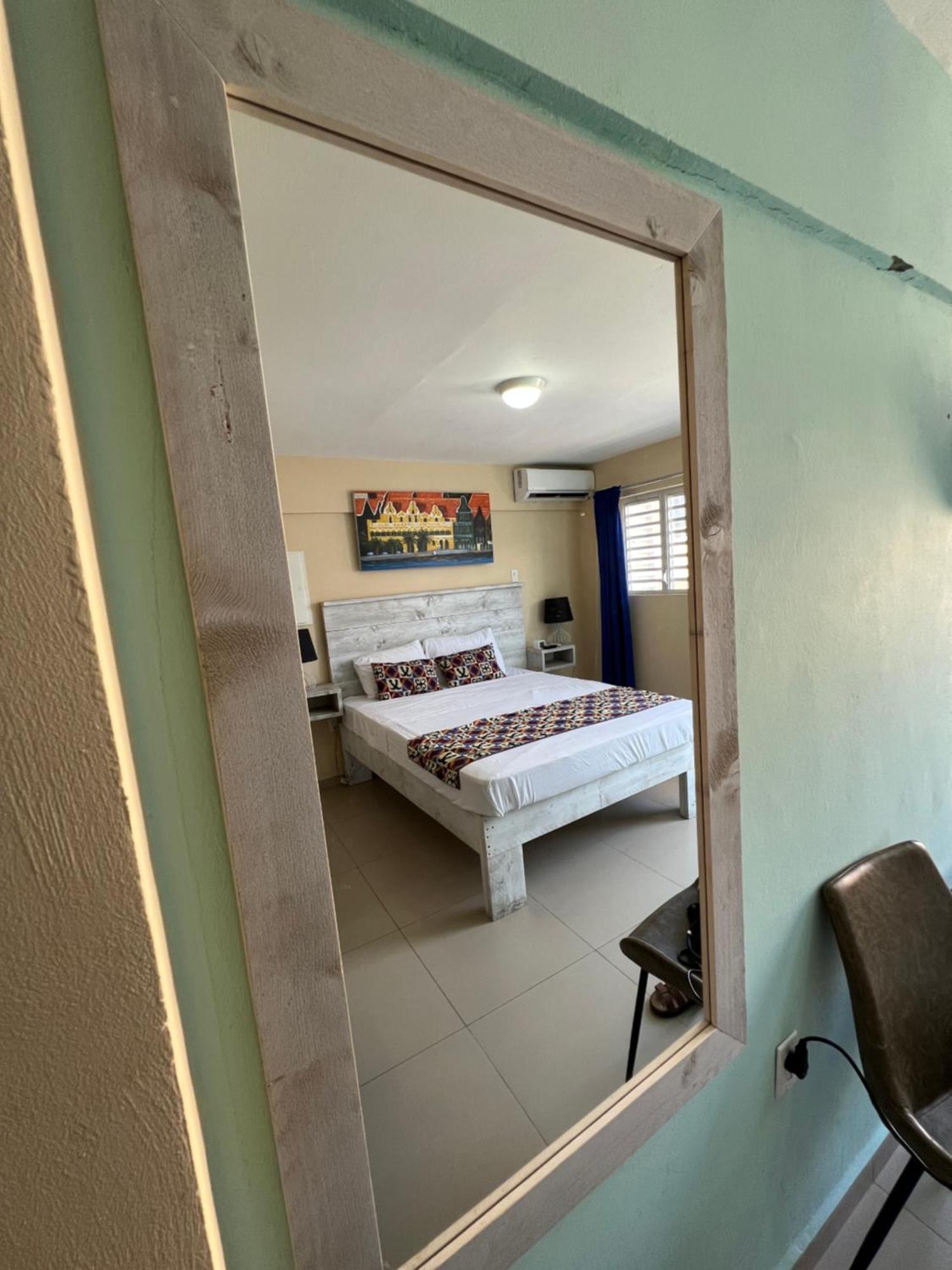 Mustique Suites Curacao Willemstad Exterior photo