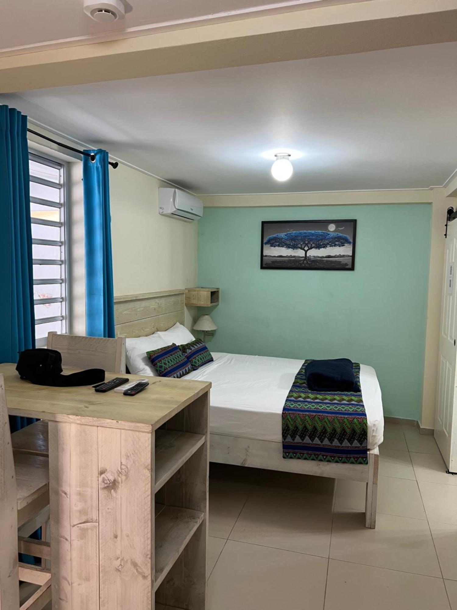 Mustique Suites Curacao Willemstad Exterior photo